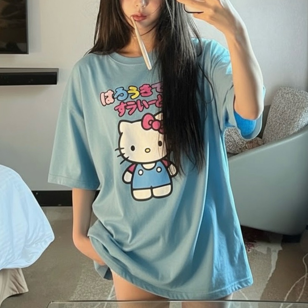 3/$30 🎀 Hello Kitty Graphic Tee
